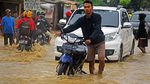 Hujan Lebat  Bikin Kampung Cipocok Banjir