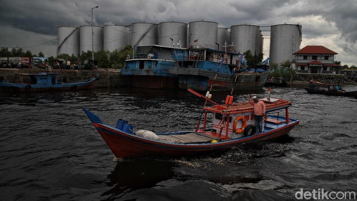 Begini Potret Aktivitas Perairan Dumai di Riau Mayoritas warga Dumai, Riau, didominasi oleh nelayan. Oleh karenanya aktivitas ekonomi di perairan laut Dumai sangat padat.