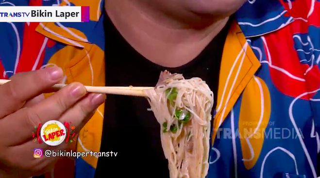 Bikin Laper! Terlena Kelezatan Bihun dan Misua Bebek di PIK