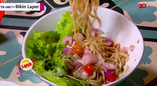 Bikin Laper! Terlena Kelezatan Bihun dan Misua Bebek di PIK