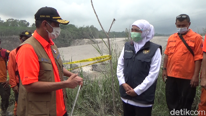Kepala Badan Nasional Penanggulangan Bencana (BNPB) Doni Monardo meninjau kondisi Gunung Semeru. Ia melakukan pemantauan di Pos Pengamatan Gunung Api (PGA) Semeru, Desa Sumberwuluh, Kecamatan Candipuro.