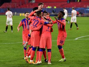 Chelsea Lagi Pamer