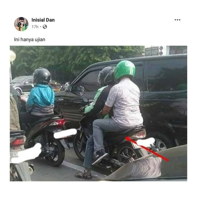Kira-kira gimana ya perasaan si abang gojek pas dipeluk dari belakang sama penumpangnya kayak gini? Foto: Instagram/@lambeonlen