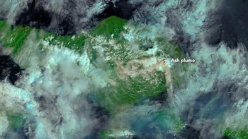 Asap Gunung Agung di Bali direkam NASA pada 29 November 2017. Foto: NASA
