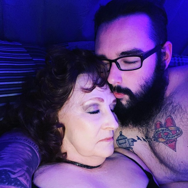 Sangat luar biasa, melampaui mimpi terliarku. Dia benar-benar wanita impianku dan sisi fisik dari hubungan kami sangat baik, ucap Gary. Foto: Instagram