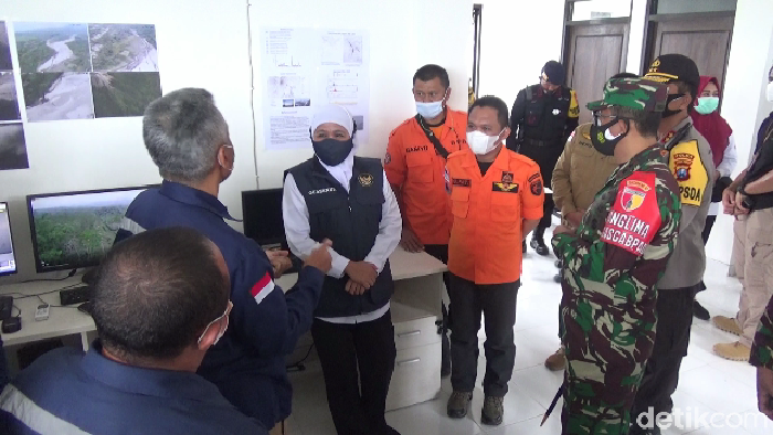 gubernur khofifah cek kondisi gunung semeru