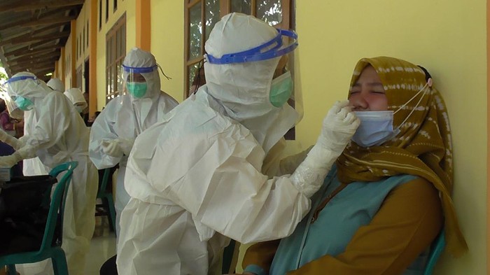 Guru di Gorontalo Tes Swab