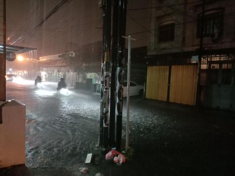 Hujan deras guyur Kota Medan dan sebabkan genangan air
