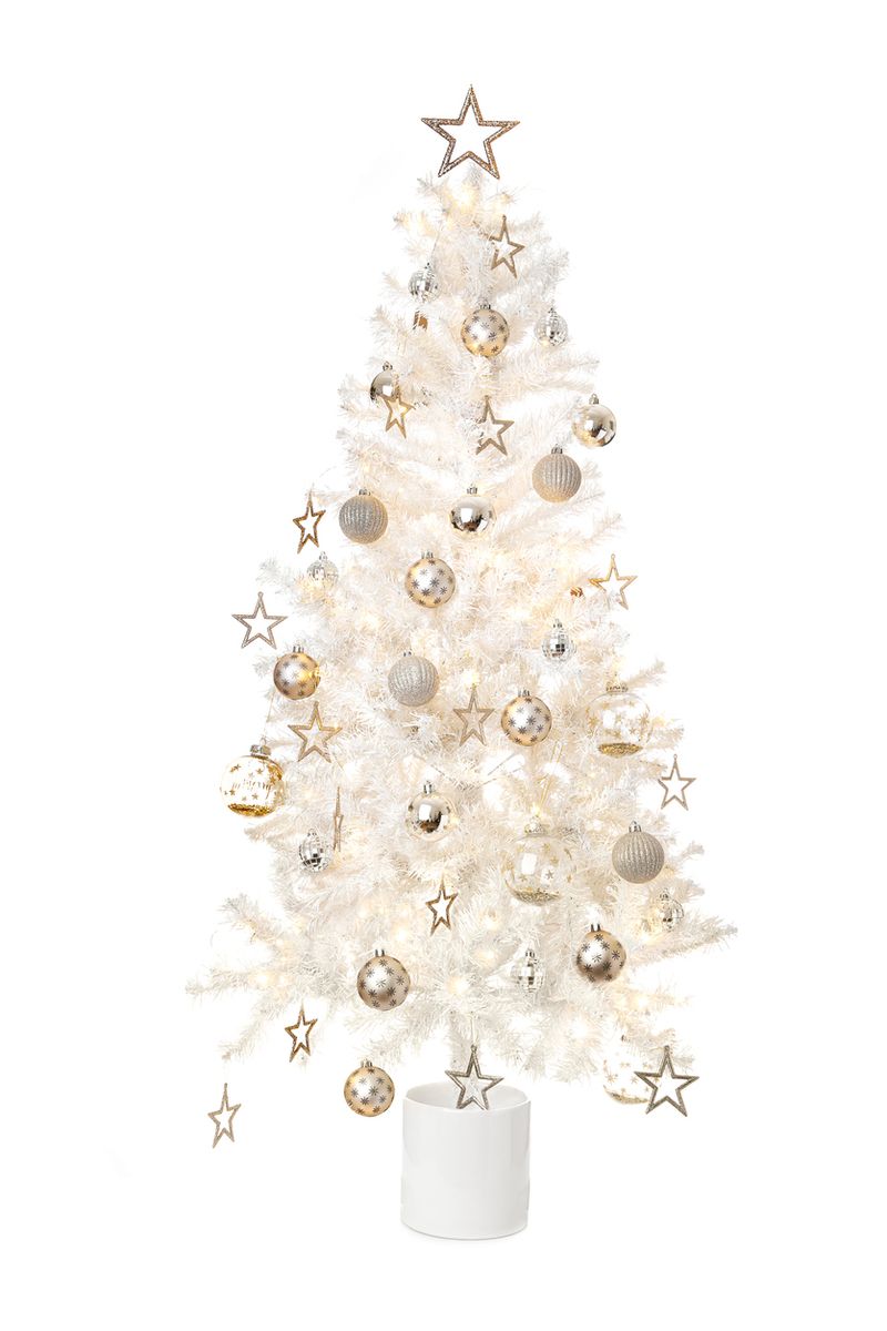 Ide Dekorasi Pohon Natal 2020 2020 New Year Alternative Christmas trees homemade cookies Christmas-tree decorations-balls lying on a blue background. Close-up, horizontal layout, copy space.