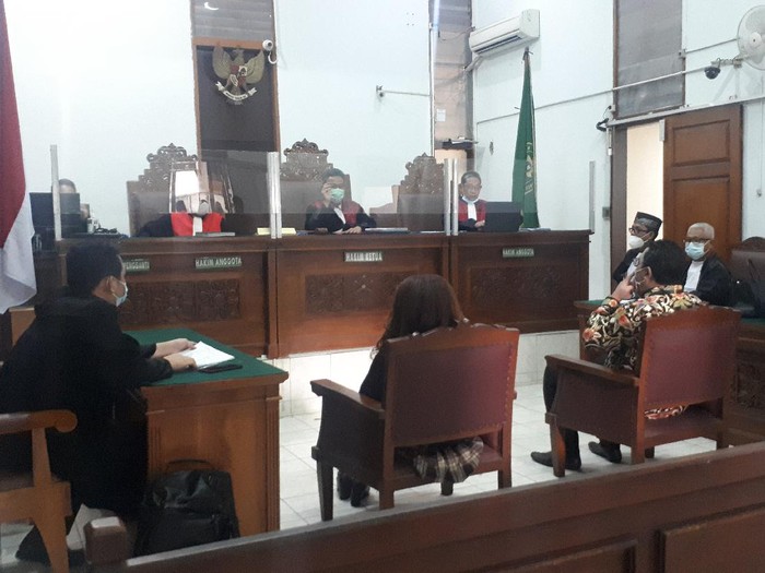 Jack Boyd Lapian menjalani sidang perdana sebagai terdakwa pencemaran nama baik pendiri Kaskus, di PN Jaksel, Kamis (3/12/2020).