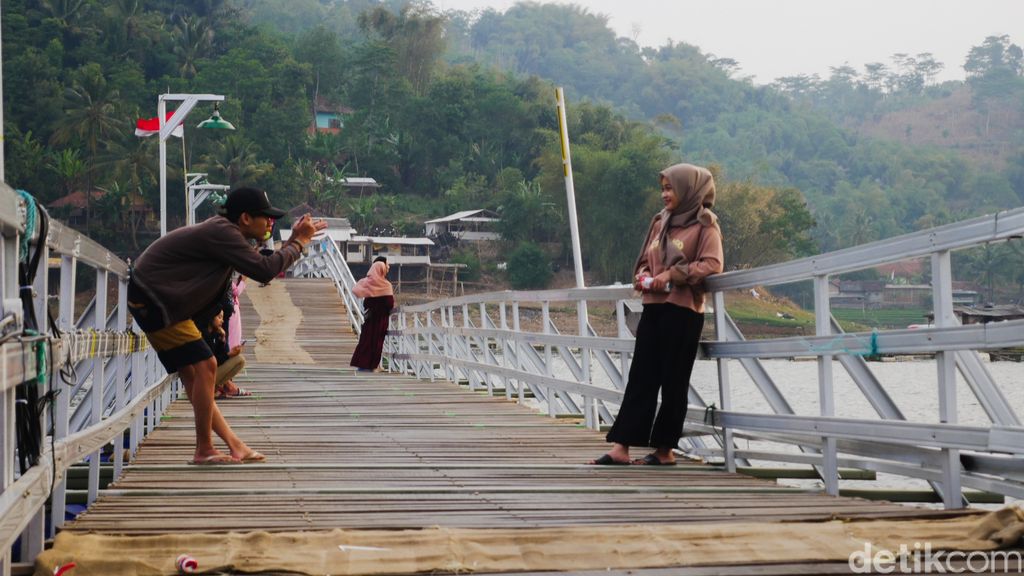 Jembatan Bucin di  Bandung Barat