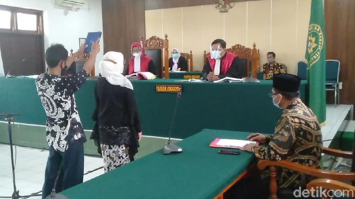 Kadinkes Kota Tegal dr Sri Primawati Indraswari menjadi saksi sidang kasus dangdutan saat pandemi Wakil Ketua DPRD Kota Tegal Wasmad Edi Susilo, Kamis (3/12/2020).