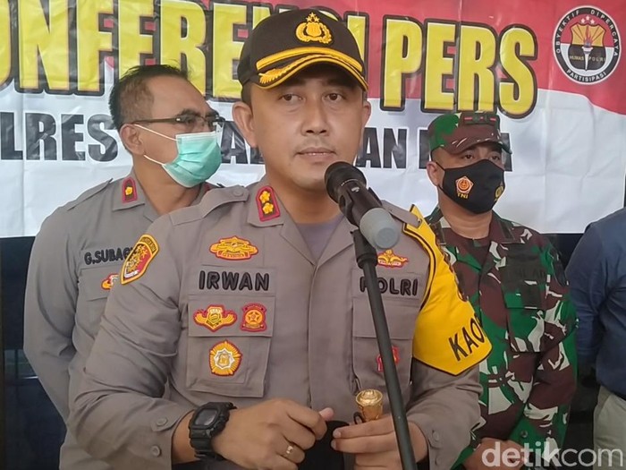 Kapolres Pekalongan Kota, AKBP Moch Irwan Susanto, saat konferensi pers di Mapolres Pekalongan, Kamis (3/12/2020).