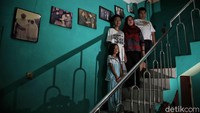 Dan seiring berjalannya dengan waktu gejala itu semakin kuat dengan perilakunya. Dzulfan merupakan anak pertama dari 3 bersaudara. 