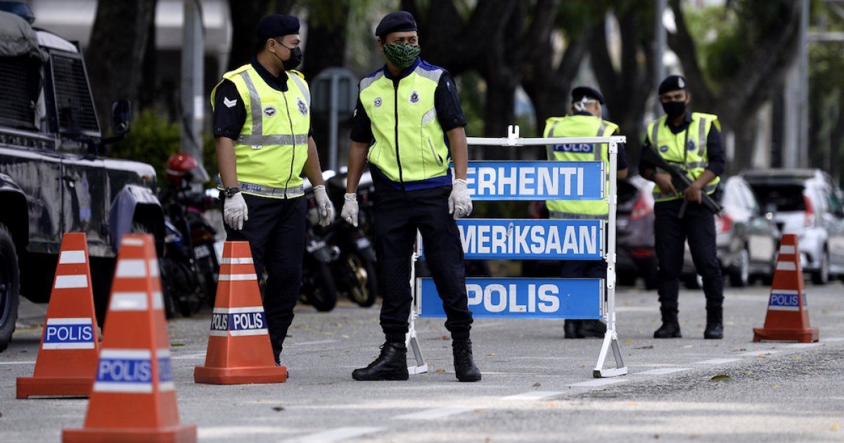 Ketahuan Disogok Pakai Bawang, Polisi Ini Langsung Ditangkap