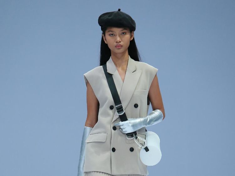 10 Inspirasi Baju Kerja dari Koleksi Rani Hatta di Jakarta Fashion Week 2021