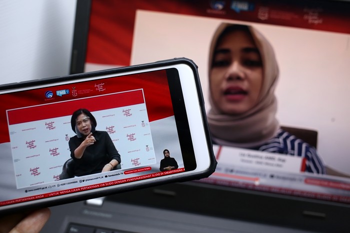 dr. Elizabeth Jane Soepardi, MPH (Pakar Imunisasi) dan Lia Gustina AMD.Kep (Perawat RSDCC Wisma Atlet) memberikan paparan dalam dialog produktif bertema Siapkan Kedatangan Vaksin di Jakarta, Kamis, 3 Desember 2020.