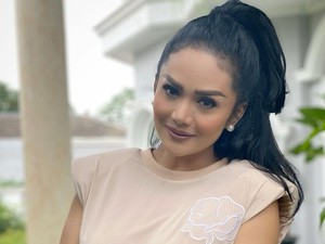 Krisdayanti Kenang Masa Kecil Aurel Hermansyah Menuju Hari Bahagianya