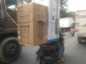 Bahaya Kurir Ojol Angkut Barang Obesitas: Oleng, Pecah Ban, sampai Patah Sasis