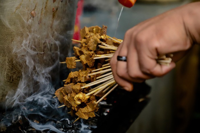 Mantap! 5 Sate Padang Kaki Lima Ini Buka Sampai Dini Hari