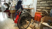 Workshop yang mempekerjakan karyawan khusus difabilitas ini telah ada sejak 2004.