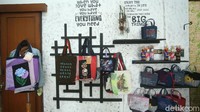 Karya yang dibuat fokus pada seni kriya, fashion, baju, tas dan lain-lain.