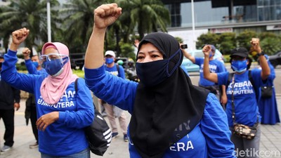 Klaim Belum Cair Nasabah Gruduk Kantor Bumiputera