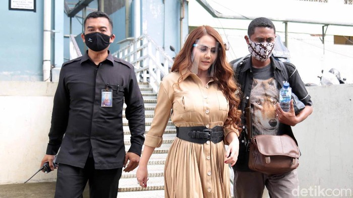Nita Thalia saat ditemui di kawasan Trans TV.