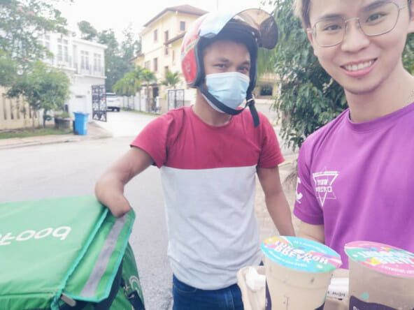 Ojol Disabilitas Tetap Semangat Antarkan Makanan