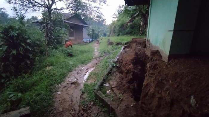 Pergerakan tanah di Cianjur.