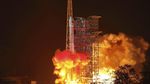 Foto: Momen Pesawat Luar Angkasa China Mendarat di Bulan