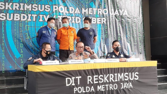 Polda Metro tangkap penyebar video azan jihad yang viral di medsos.