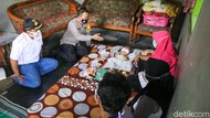 Saat Polisi Jenguk Bayi Penderita Hidrosefalus di Jombang