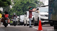 Kemacetan panjang ini terjadi saat jam-jam sibuk.