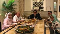 Begini tampilan ruang makan rumah Fitno Crazy Rich Pondok Indah. (Foto: dok. Instagram @fitno_fabulous) 