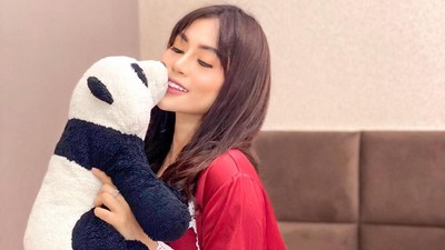 7 Potret Resty Novita yang Pernah Beri Tips Malam Jumat Buat Pria