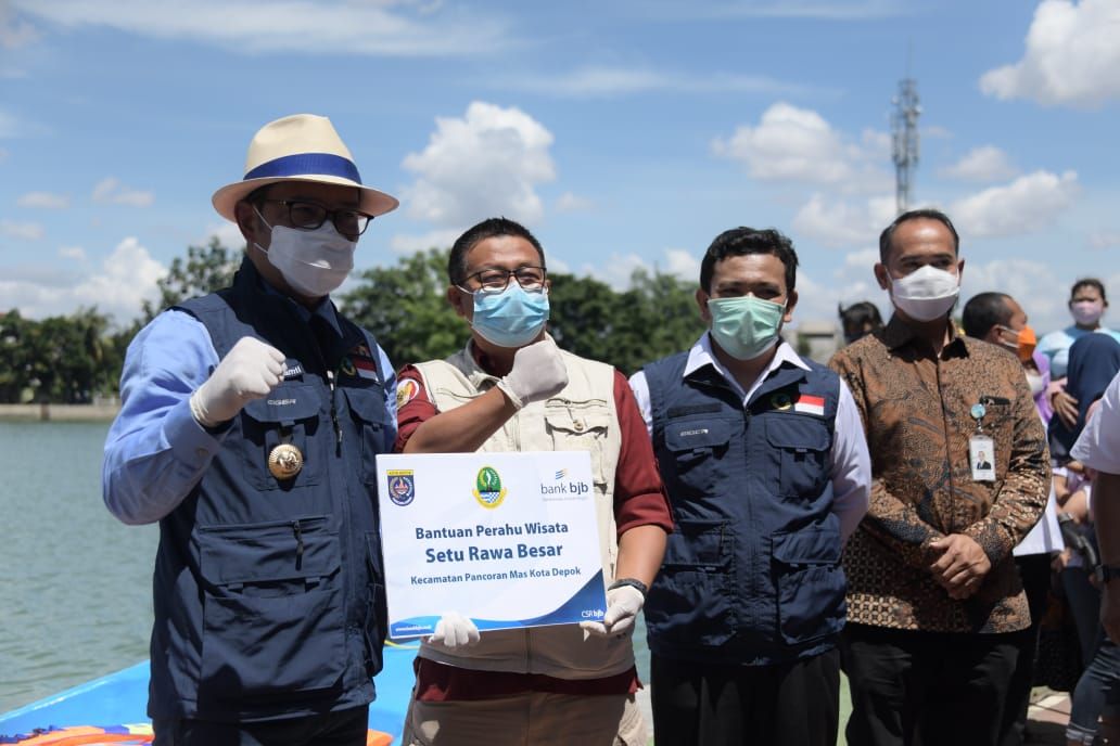 Ridwan Kamil di Situ Rawa Besar Depok