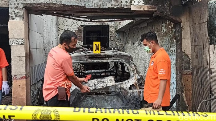 rumah pejabat dinkes tulungagung dibakar
