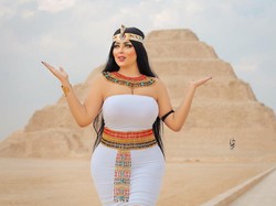 8 Foto Model Mesir yang Ditangkap karena Pemotretan Vulgar di Piramida