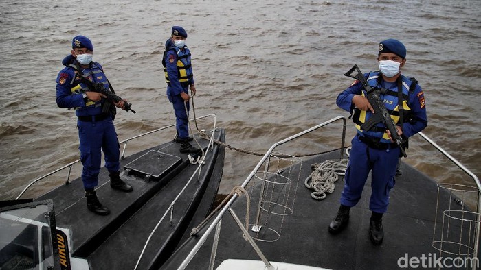 Sosok Dibalik Penjaga Perairan Laut Dumai Pasukan Sat Polair Kepolisian Resor Dumai dari Polda Riau rutin melakukan patroli air untuk menjaga perairan dumai di perbatasan.