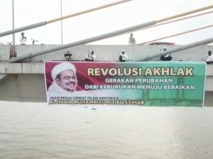 FPI Sumsel Ngaku Tak Tahu Pemasang Spanduk Habib Rizieq di Jembatan Ampera