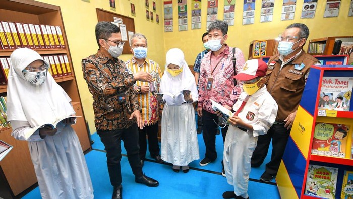 Taman Bacaan untuk Tingkatkan Minat Baca Anak Guna meningkatkan minat baca sejak dini, beragam cara dilakukan seperti salah satunya adalah menyediakan Taman Bacaan Anak di Sekolah Dasar yang ada di Jabodetabek.