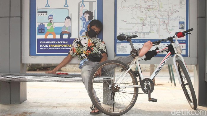 Tangkal COVID-19 dengan Perkuat Imun lewat Tidur yang Cukup Pandemi covid-19 belum juga hilang dari Indonesia, berbagai cara untuk mencegah penyakit ini pun beragam salah satunya adalah tidur.