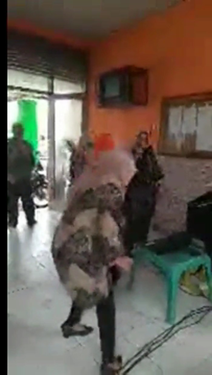 Tangkapan layar video viral ASN Kantor Kecamatan Mattiro Sompe, Pinrang joget langgar Prokes (dok. Istimewa).