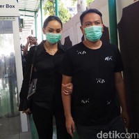 Batalnya pernikahan membuat Vicky Prasetyo gagal menikah untuk ke-25 kalinya. Menurut pengakuannya, mantan kekasih Zaskia Gotik ini sudah 24 kali menikah, namun hanya tiga di antaranya yang terdaftar secara resmi. Foto: Palevi/detikcom