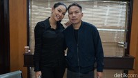 Rencananya Kalina dan Vicky Prasetyo akan menikah 2021. (Foto: Palevi/detikcom)