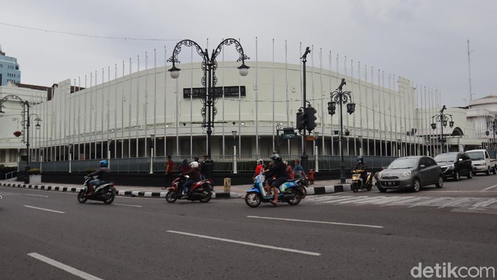 Wali Kota Bandung Oded M Danial imbau warga waspada dan jangan datang ke Kota Bandung dulu karena saat ini Kota Bandung ada di zona merah.