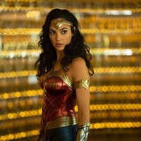 Gal Gadot benar-benar naik popularitasnya dan mendapat sederet penghargaan setelah terpilih sebagai pemeran utama tokoh superhero Wonder Woman pada 2017. Perannya itu membuat Gal Gadot masuk dalam daftar 100 tokoh paling berpengaruh di dunia pada 2018 yang dirilis majalah Time. Foto: (dok. Warner Bros)