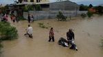 Imbas Banjir, Pemotor Nekat Terobos Tol Medan-Binjai