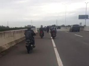 Jalan Medan-Binjai Terendam Banjir, Pengendara Motor Masuk Jalan Tol